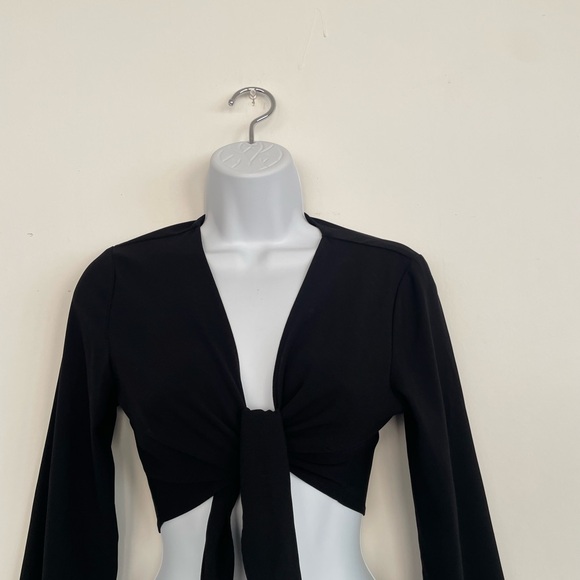 Black top - Picture 4 of 8